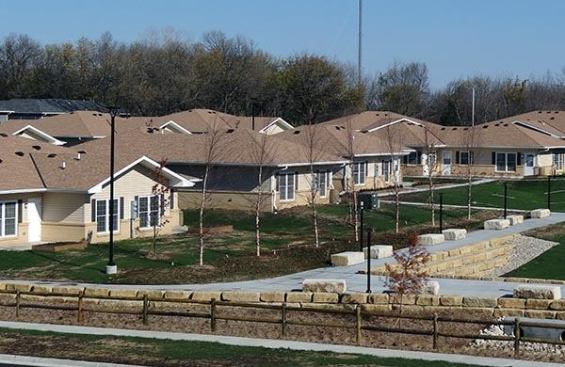 With residents’ utility bills in mind, the Echo Ridge development team installed a high-effi ciency ground-source heat pump system to help heat and cool the duplexes in a cost-effective manner.