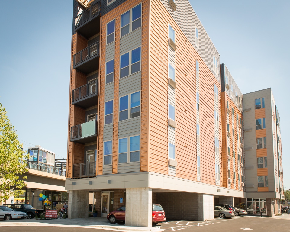 Lake
Street Station provides 53 one-bedroom and 11 two-bedroom apartments in Minneapolis.