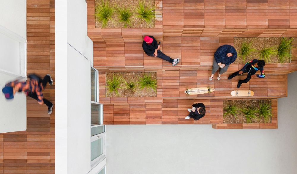 Located in Venice, California, Rose Apartments features a courtyard that provides a protected open social space and allows light and air into each unit.