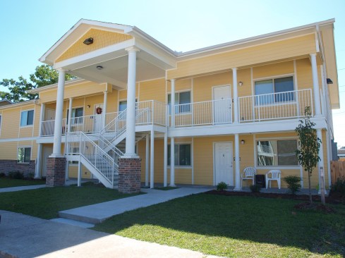 After failed attempts by other developers to renovate the
property, Community Develoment, Inc., in collaboration with 4321 Associates, has completely redeveloped
a troubled 40-year-old property in Baton Rouge, La.