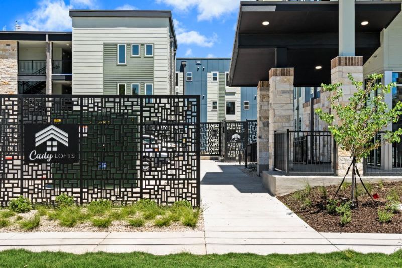 Cady Lofts features 100 furnished studio homes. On-site offices with meeting/training rooms can accommodate up to eight case management workers for service coordination.